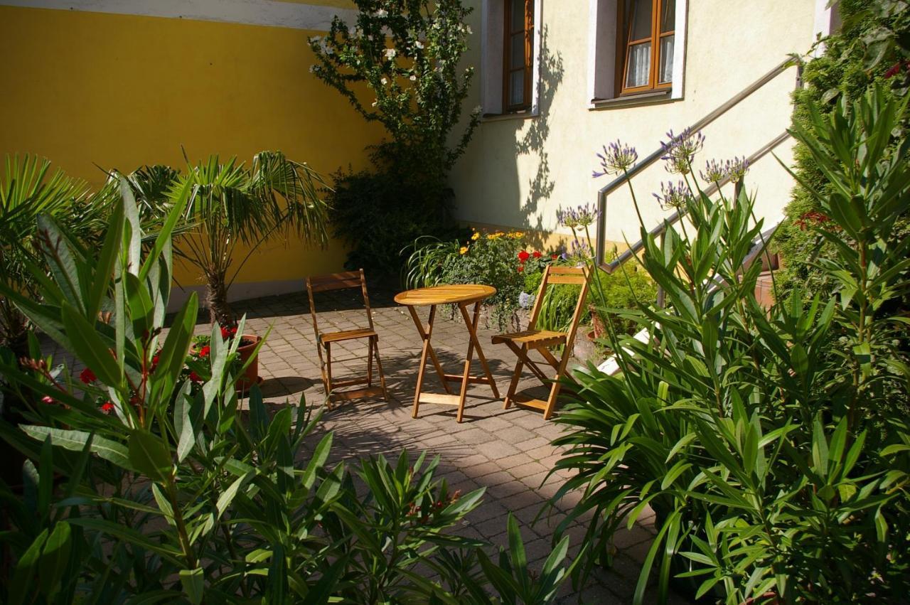 Ferienwohnung Zum Kapuziner Poysdorf Exterior foto