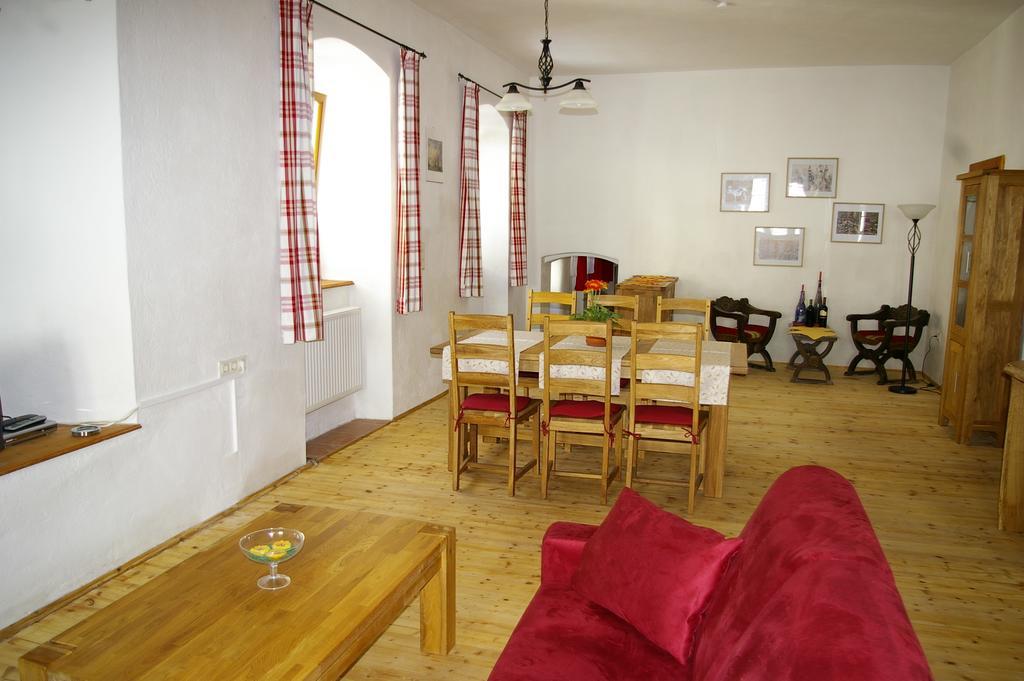 Ferienwohnung Zum Kapuziner Poysdorf Habitación foto